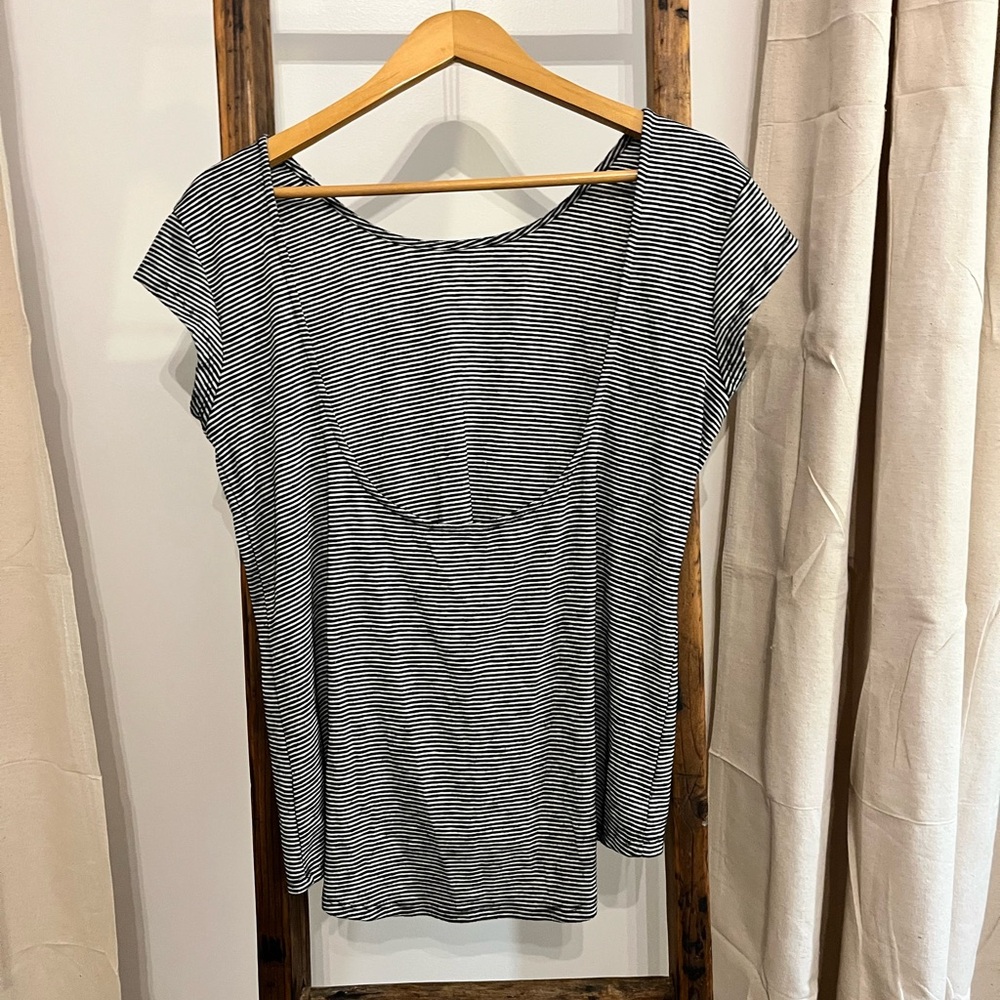 Striped Backless Flowy top - Picture 2 of 3